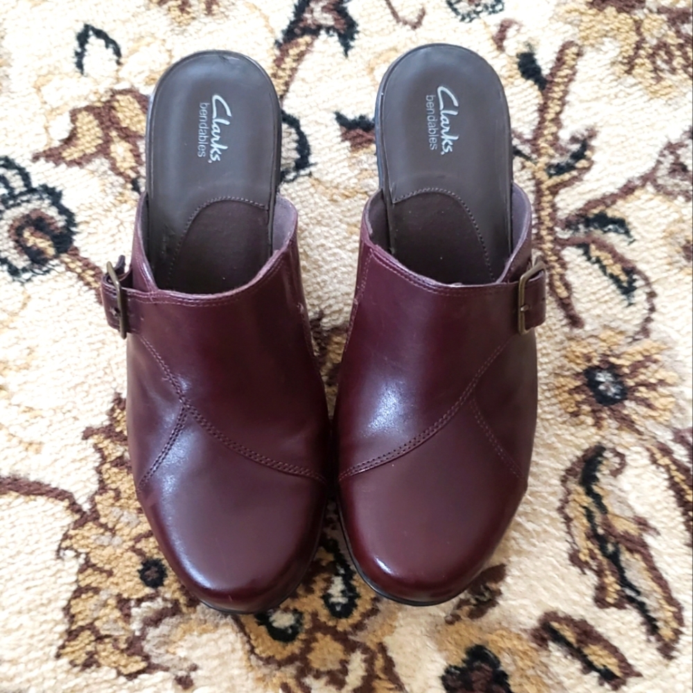 🔥Sale!!!!NWOT Clarks Bendable Leather Clogs💕